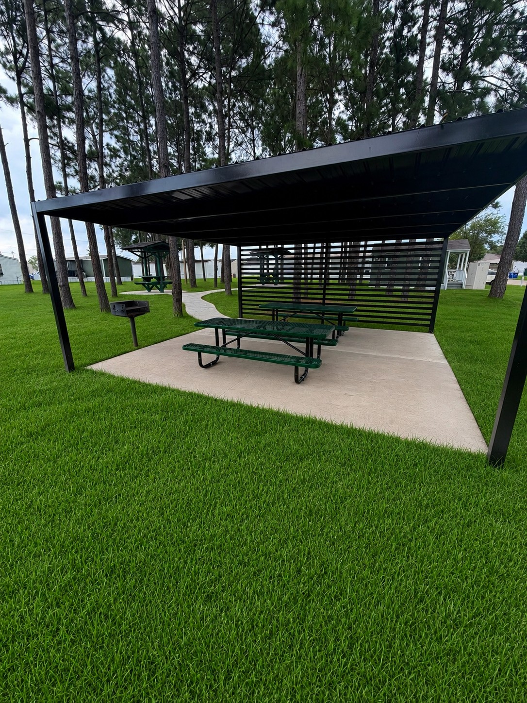 GAZEBO & PICNIC TABLES